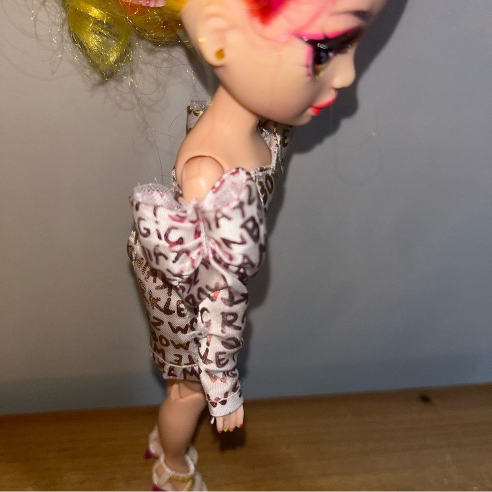 Rainbow High Doll Laurel Devious Twin Red Orange Hair - Picture 6 of 6